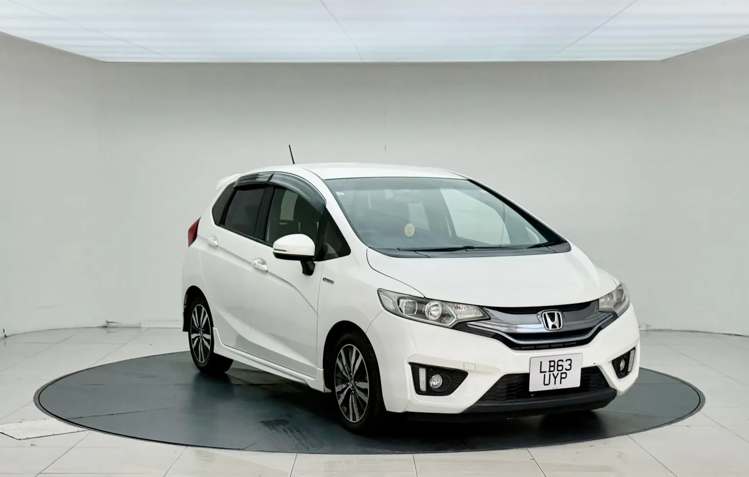 2014 Honda Fit 1.5 hybrid premium S package family car 5dr