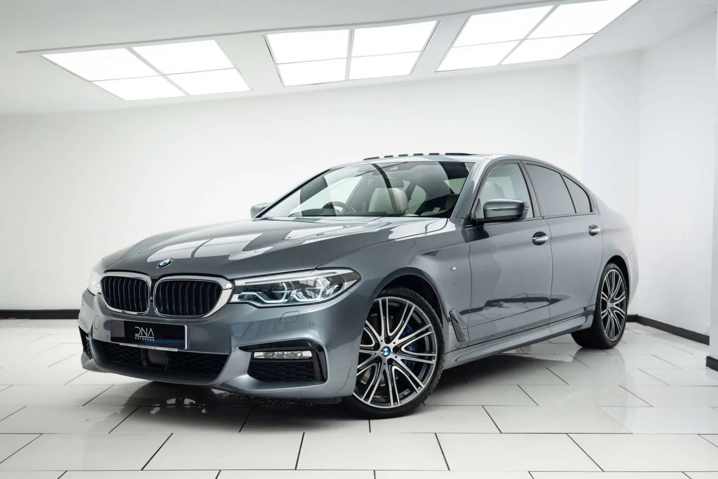 2017 BMW 5 Series 3.0 540i xDrive M Sport Auto 4WD 4dr