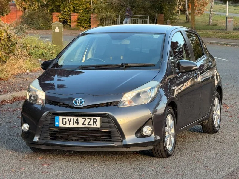 2014 Toyota Yaris 1.5 VVT-h Icon Plus Hatchback 5dr Petrol Hybrid CVT Euro 5 (101 ps)