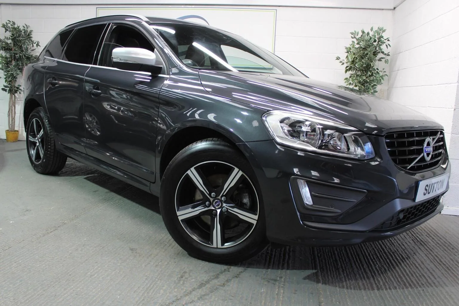 2016 Volvo Xc60 2.4 D5 R-Design Nav Auto AWD Euro 6 (s/s) 5dr