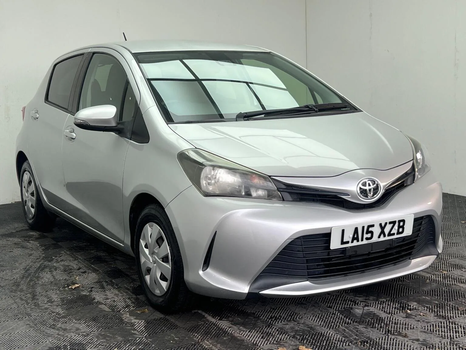 2015 Toyota Yaris 1.33 Dual VVT-i Design Multidrive S Euro 6 5dr