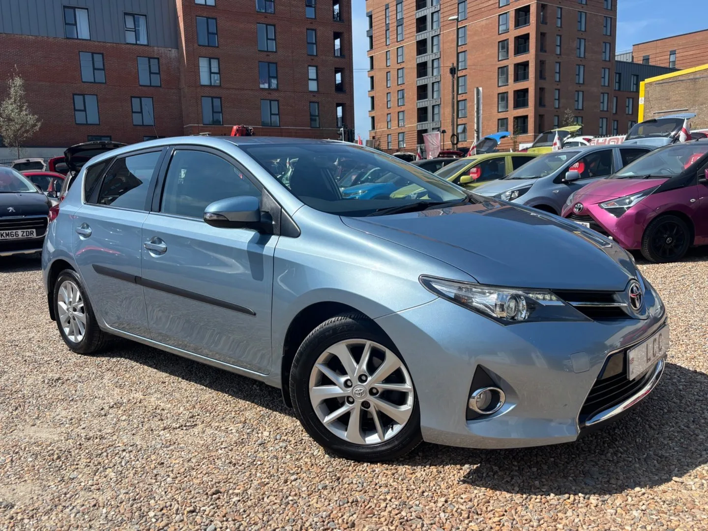 2015 Toyota Auris ICON VALVEMATIC.. AUTOMATIC.. 9 MAIN DEALER SERVICES.. STUNNING EXAMPLE