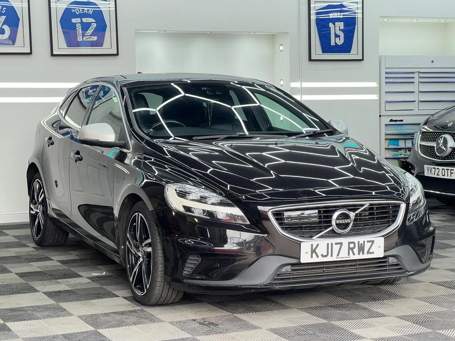 2017 Volvo V40 2.0 D4 R-Design Pro Auto Euro 6 (s/s) 5dr