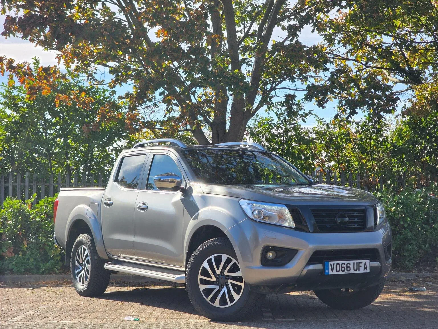 2016 Nissan Navara 2.3 dCi Tekna Auto 4WD Euro 6 4dr