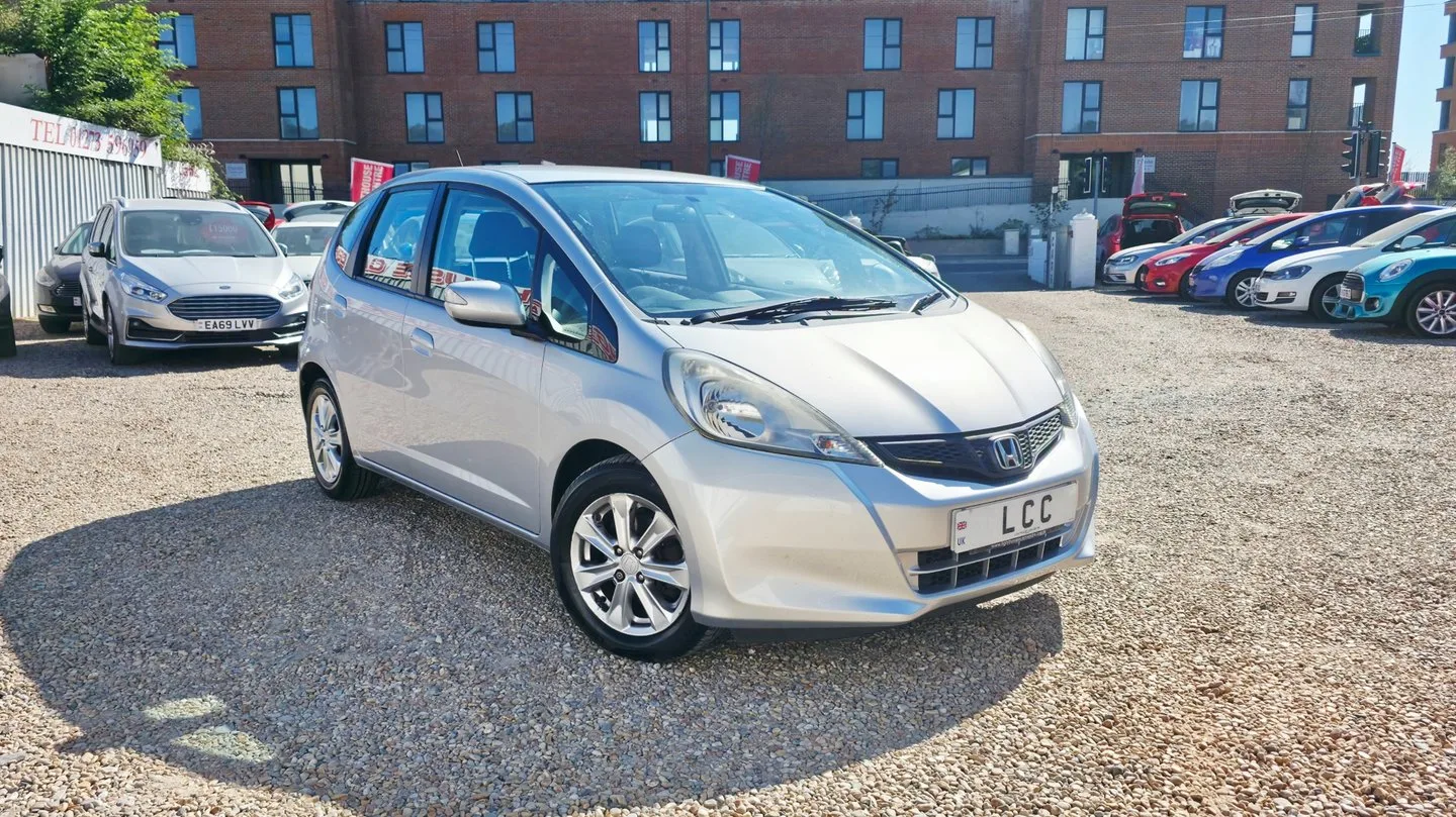2012 Honda Jazz I-VTEC ES..AUTOMATIC..12 MAIN DEALER SERVICES..1 PREVIOUS KEEPER..STUNNING