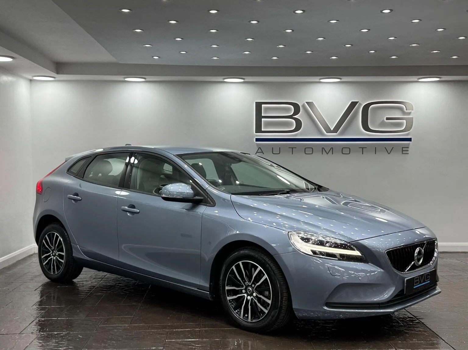 2016 Volvo V40 1.5 T2 Momentum Nav Plus Auto Euro 6 (s/s) 5dr