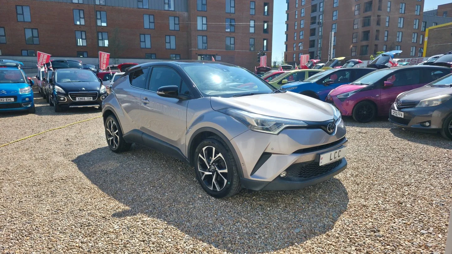 2017 Toyota C-HR DYNAMIC.. 9 MAIN DEALER SERVICES.STUNNING EXAMPLE.SAT NAV..REVERSING CAMERA