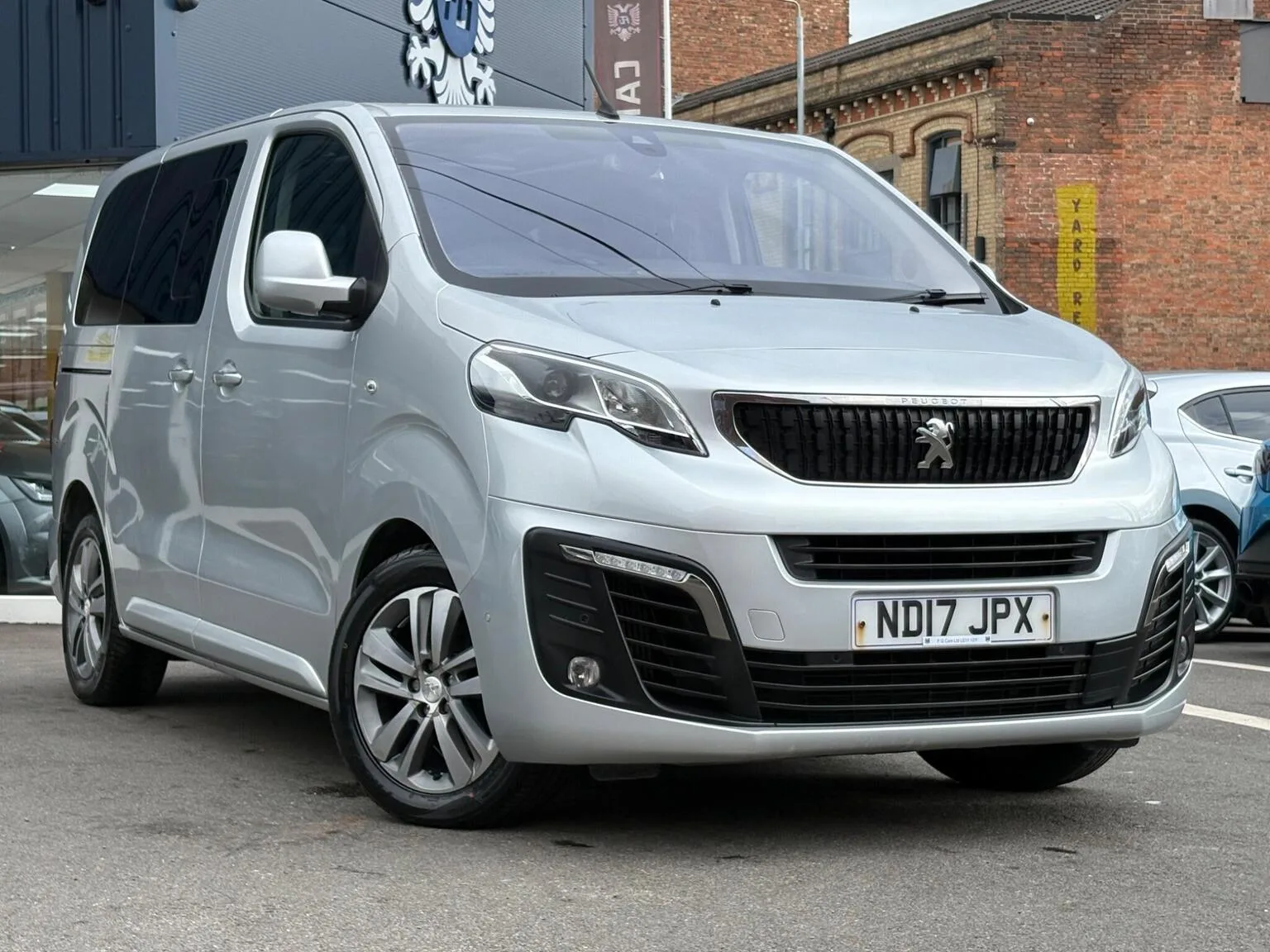 2017 Peugeot Traveller 2.0 BlueHDi Allure Compact MPV SWB Euro 6 (s/s) 5dr (SNav)