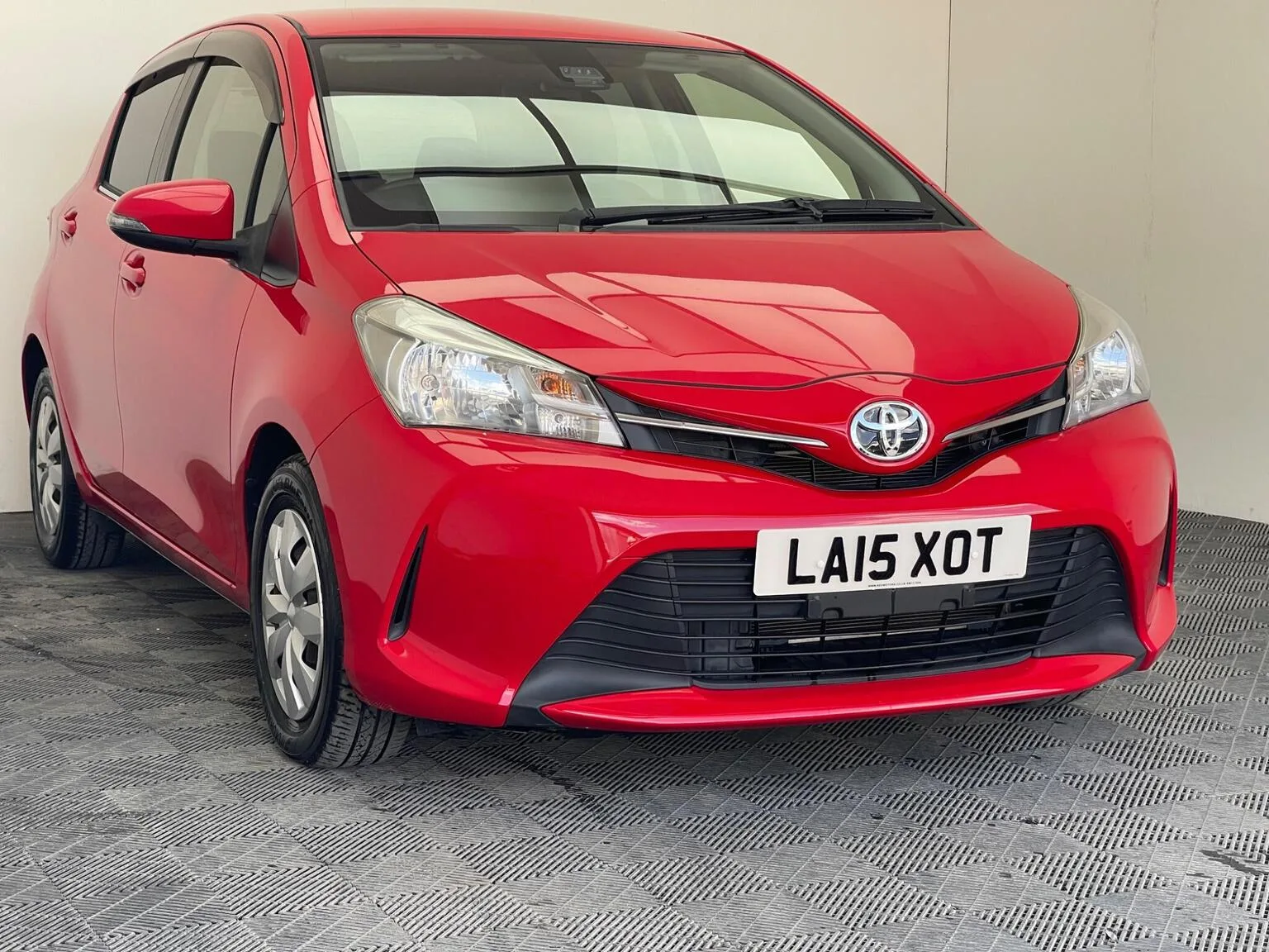2015 Toyota Yaris 1.33 Dual VVT-i Icon Multidrive S Euro 5 5dr Euro 5