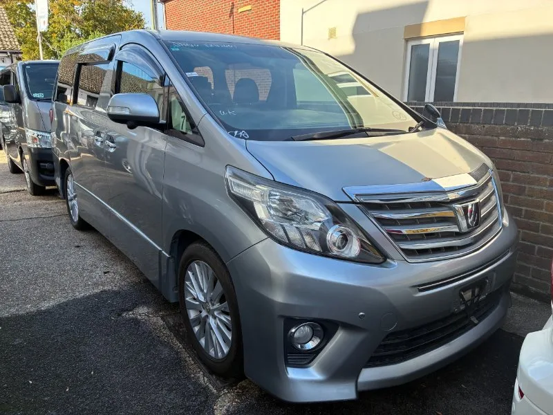 2013 Toyota Alphard 240S 2.4 petrol Auto 7 seater Low miles, Cruise Control, Air Conditioning APPLE CARPLAY UK SAT NAV Upgrade