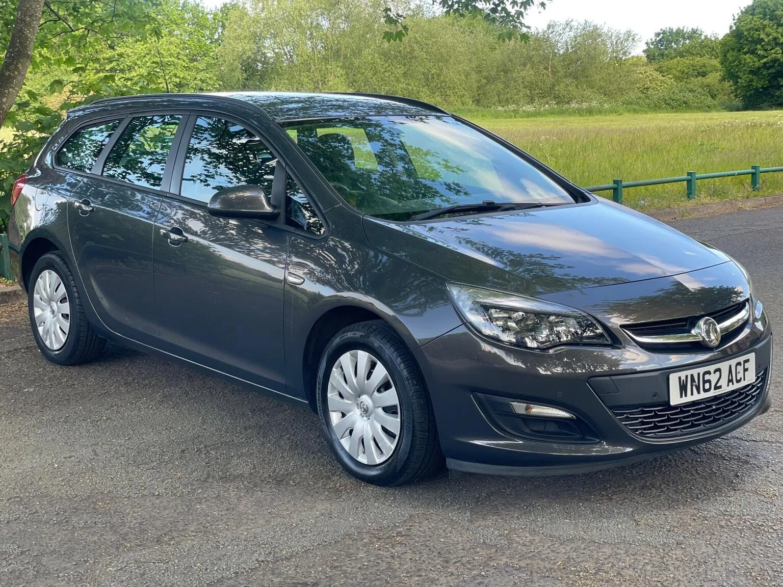 2012 Vauxhall Astra 1.4 16V Exclusiv Sports Tourer Euro 5 5dr