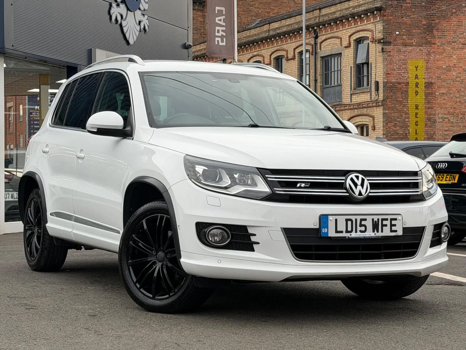 2015 Volkswagen Tiguan 2.0 TDI BlueMotion Tech R-Line DSG 4WD Euro 5 (s/s) 5dr (Nav)