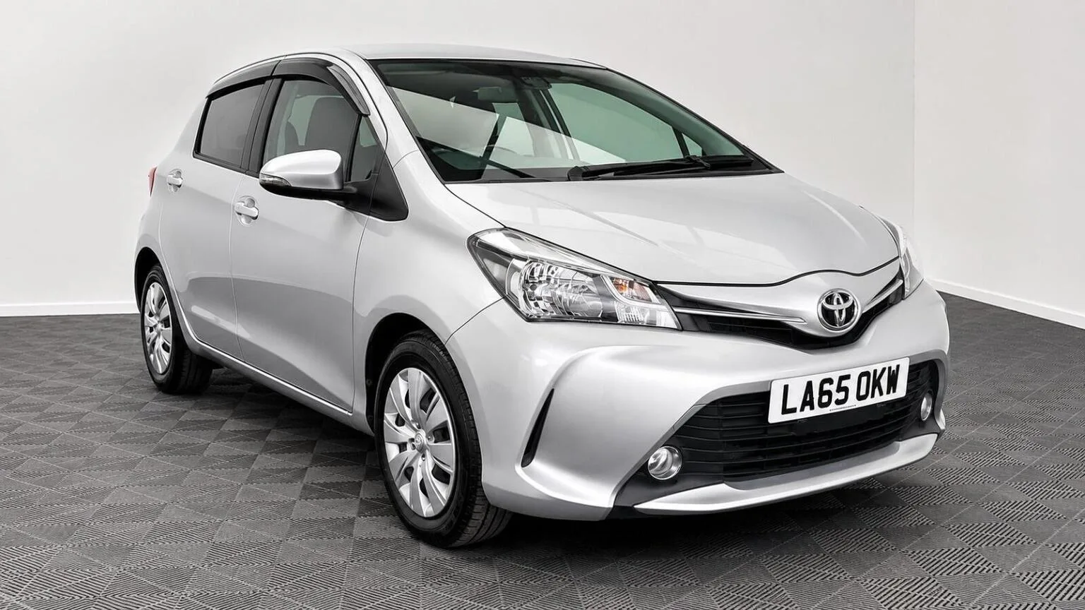 2015 Toyota Yaris 1.33 Dual VVT-i Icon Multidrive S Euro 6 5dr