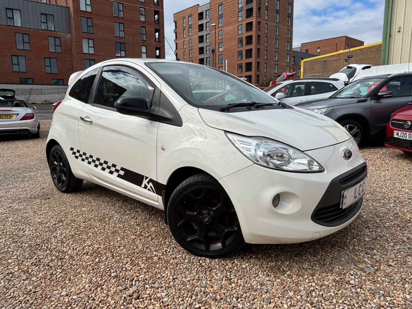 2013 Ford Ka TITANIUM..9 SERVICES INCLUDING CAMBELT.. LOW INSURANCE GROUP.. £35 ROAD TAX