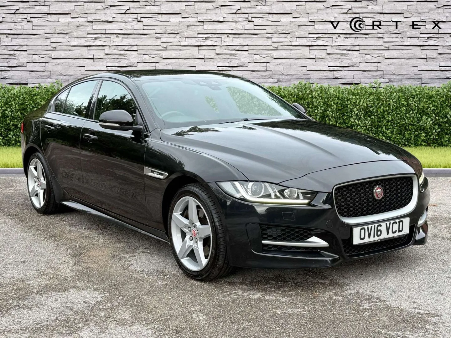 2016 Jaguar XE 2.0 XE R-Sport D AWD Auto 4WD 4dr