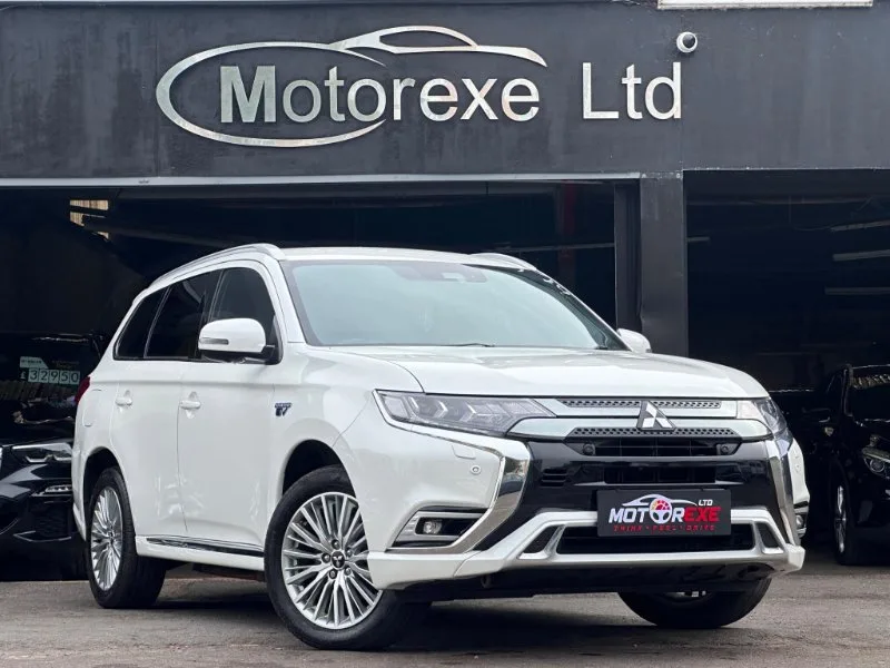2018 Mitsubishi Outlander 2.4h TwinMotor 13.8kWh 4hs CVT 4WD Euro 6 (s/s) 5dr