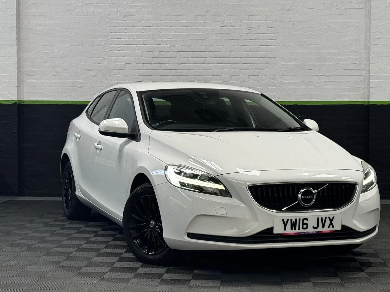 2016 Volvo V40 2.0 D3 Momentum Euro 6 (s/s) 5dr