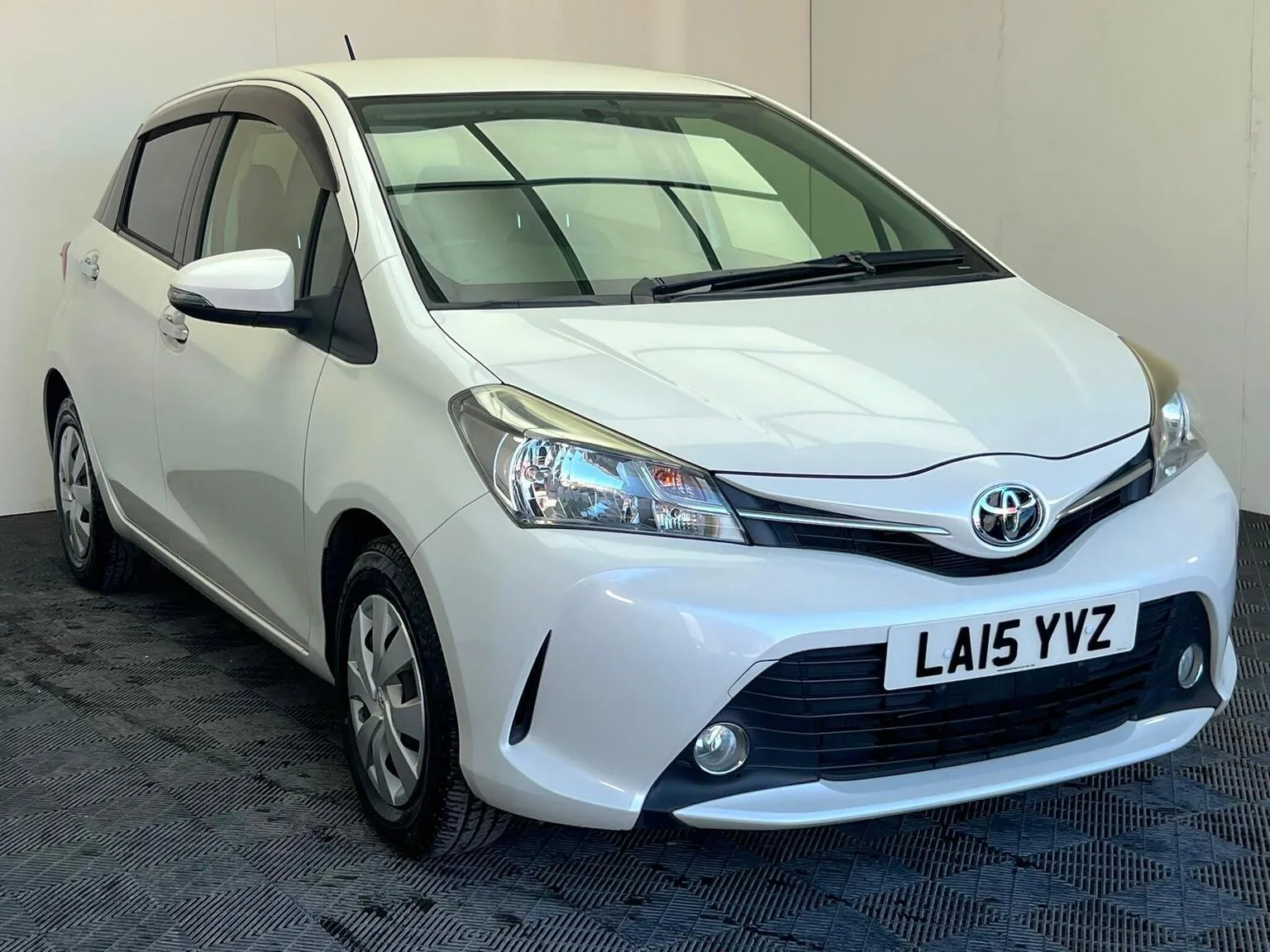 2015 Toyota Yaris 1.33 Dual VVT-i Icon Multidrive S Euro 5 5dr