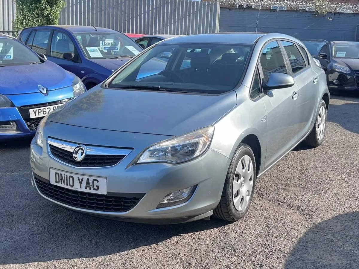 2010 Vauxhall Astra 1.6i 16V Exclusiv 5dr - cam belt done - see video