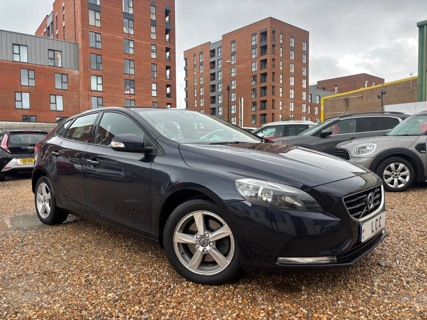 2016 Volvo V40 T2 ES.. 12 SERVICES INCLUDING CAMBELT.. BLUETOOTH.. A/C.. PARKING SENSORS.