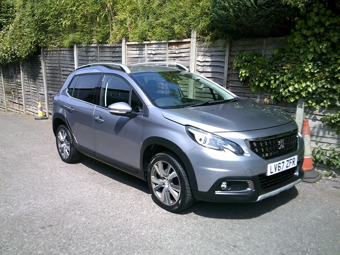 Peugeot 2008 2017 (67) PURETECH S/S ALLURE ONLY 18,000 MILES FROM NEW