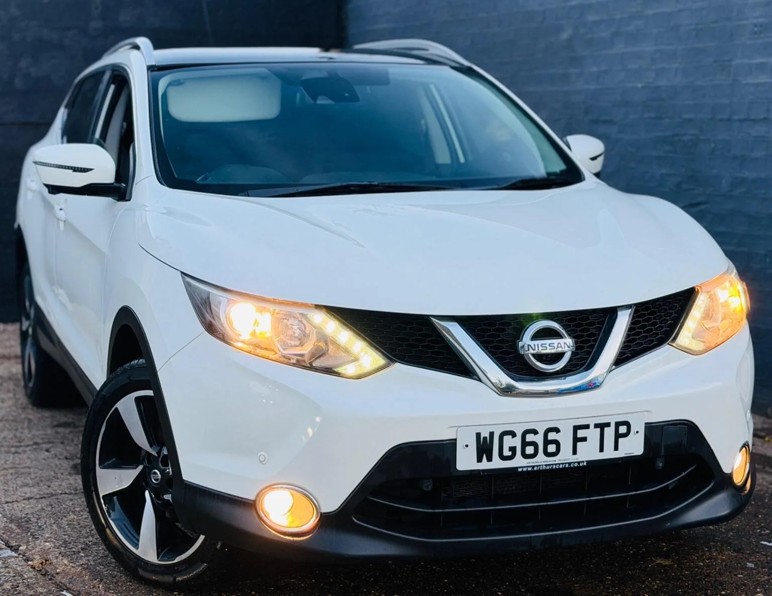 2016 Nissan Qashqai 1.2 DIG-T N-Connecta 2WD Euro 6 (s/s) 5dr