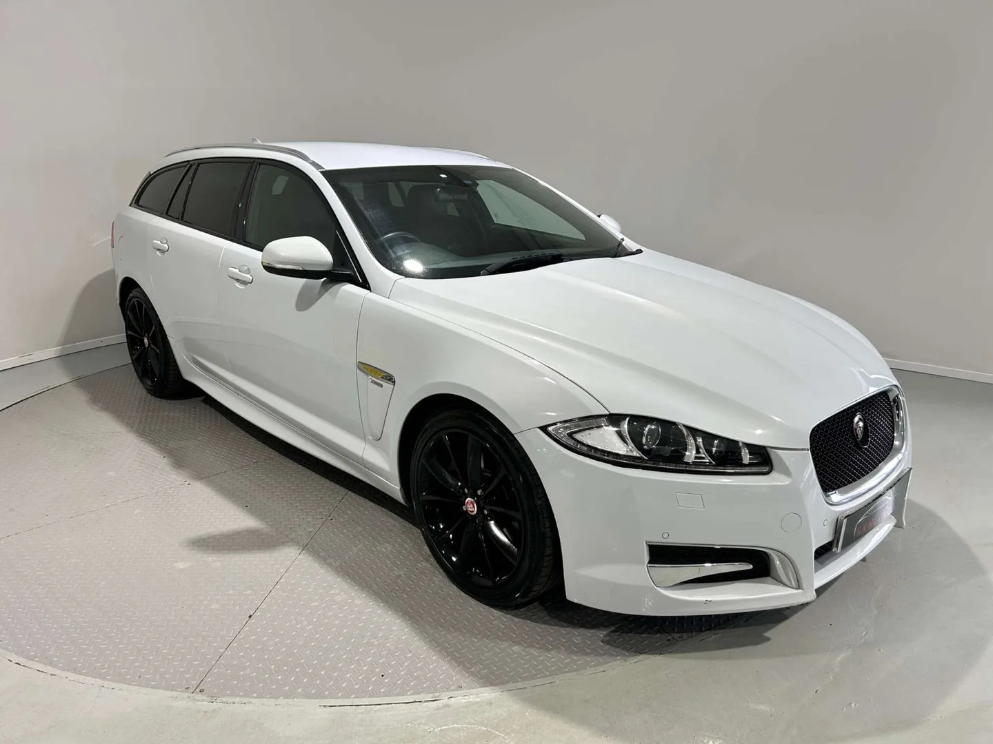 2015 Jaguar XF 2.2 XF R-Sport D Auto 5dr