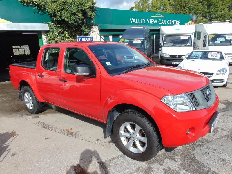 2014 Nissan Navara 2.5 dCi Visia Pickup Double Cab 4dr Diesel Manual 4WD Euro 5 (144 ps)