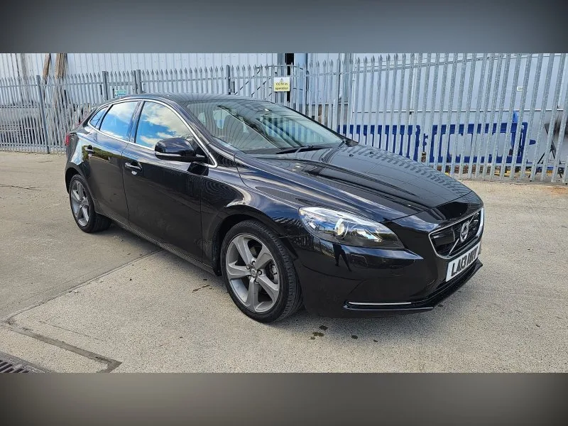2013 Volvo V40 1.4 Hatchback 5dr Petrol Auto Euro 4 (100 bhp) Low Miles Reverse Camera Reverse Sensors