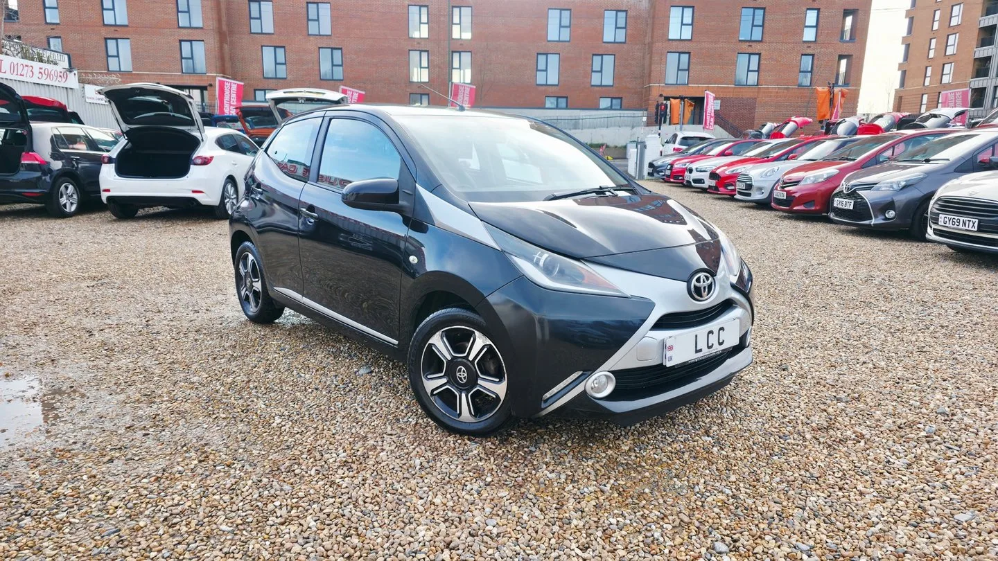 2015 Toyota Aygo 1.0 VVT-I X-CLUSIV.LOW INSURANCE!LOOK!JUST £20 TAX!4 SERVICES.IDEALFIRSTCAR