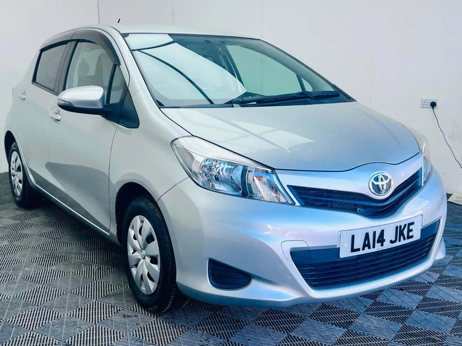 2014 Toyota Yaris 1.33 Dual VVT-i TR Multidrive S Euro 5 5dr