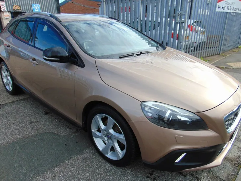 2014 Volvo V40 Cross Country 1.6 D2 Lux Hatchback 5dr Diesel Powershift Euro 5 (s/s) (115 ps)