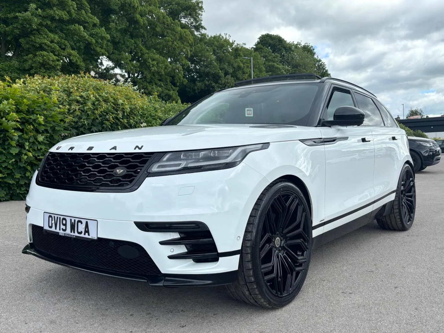 2019 Land Rover Range Rover Velar 3.0 D300 R-Dynamic HSE Auto 4WD Euro 6 (s/s) 5dr