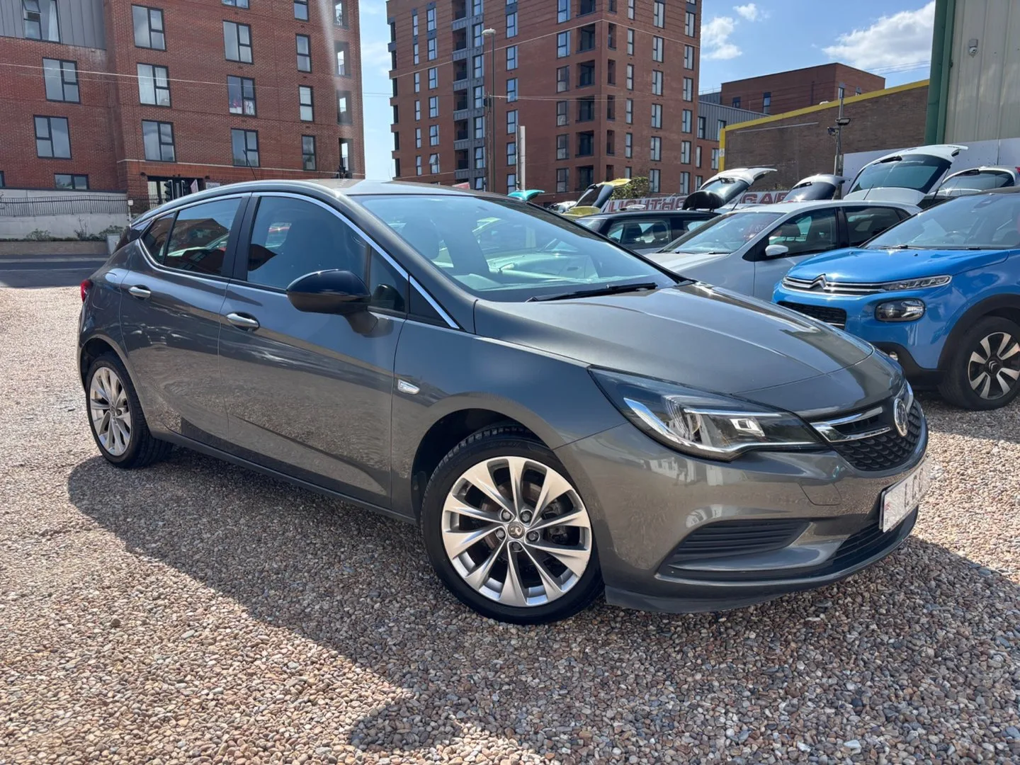 2017 Vauxhall Astra DESIGN S/S.. AUTOMATIC.. 5 SERVICES.. BLUETOOTH.. DAB.. CRUISE CONTROL..A/C