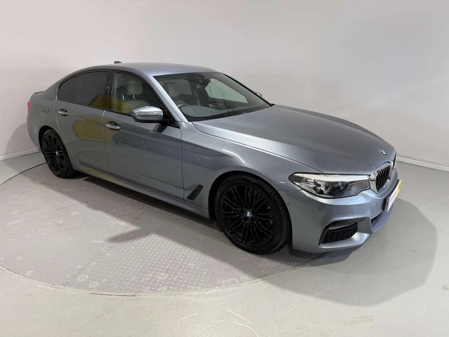 2017 BMW 5 Series 3.0 540i xDrive M Sport Auto 4WD 4dr