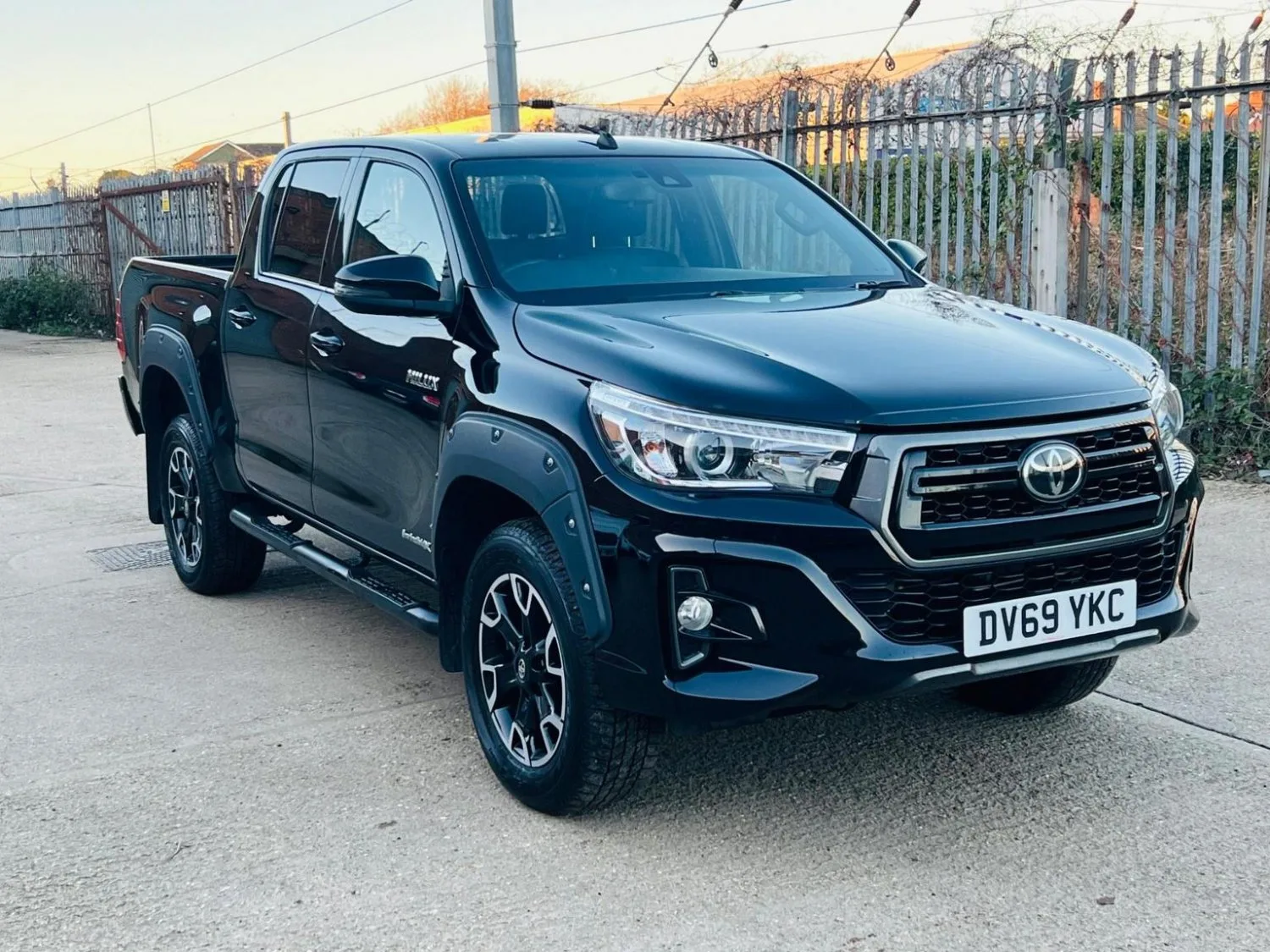 2019 Toyota Hilux 2.4 D-4D Invincible X 4WD Euro 6 (s/s) 4dr (TSS)