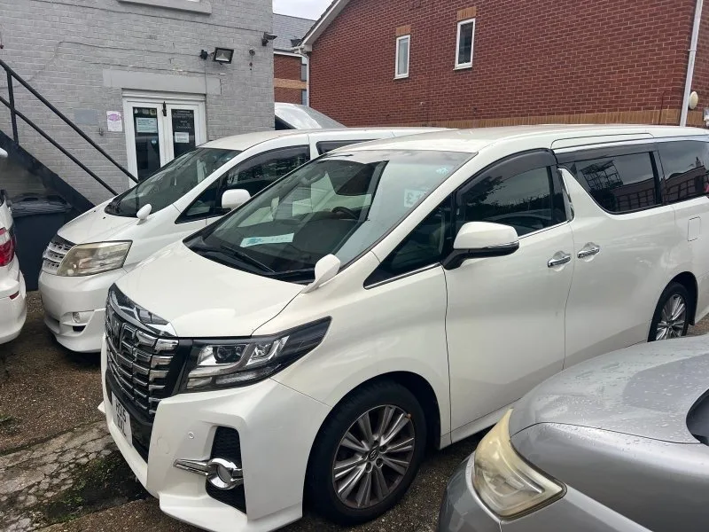 2015 Toyota Alphard 2.5 petrol automatic luxury MPV 3rd generation p/x to clear 3 month warranty