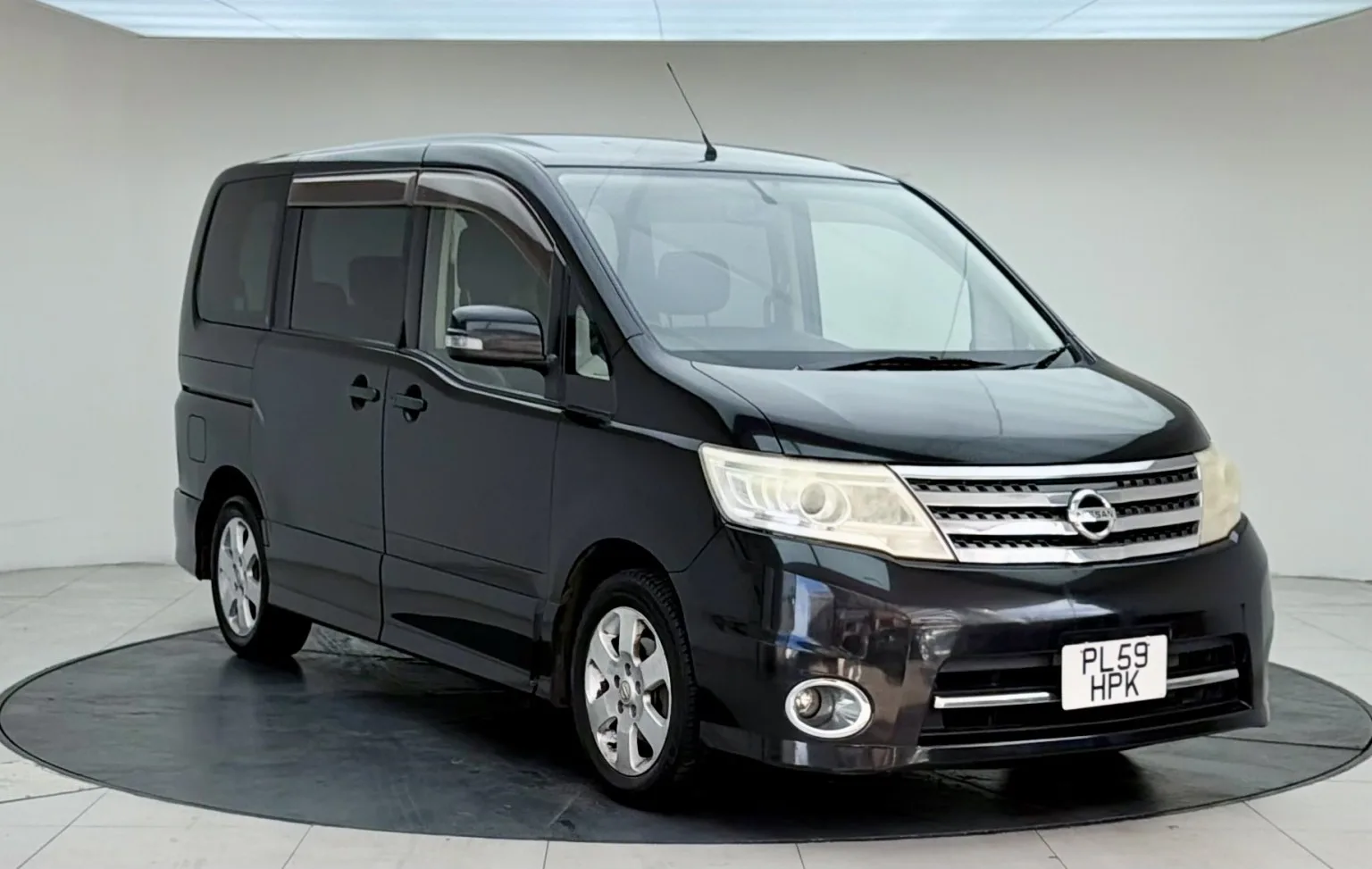 2009 Nissan Serena 8 Seater 2.0 Petrol-Hybrid Family Car