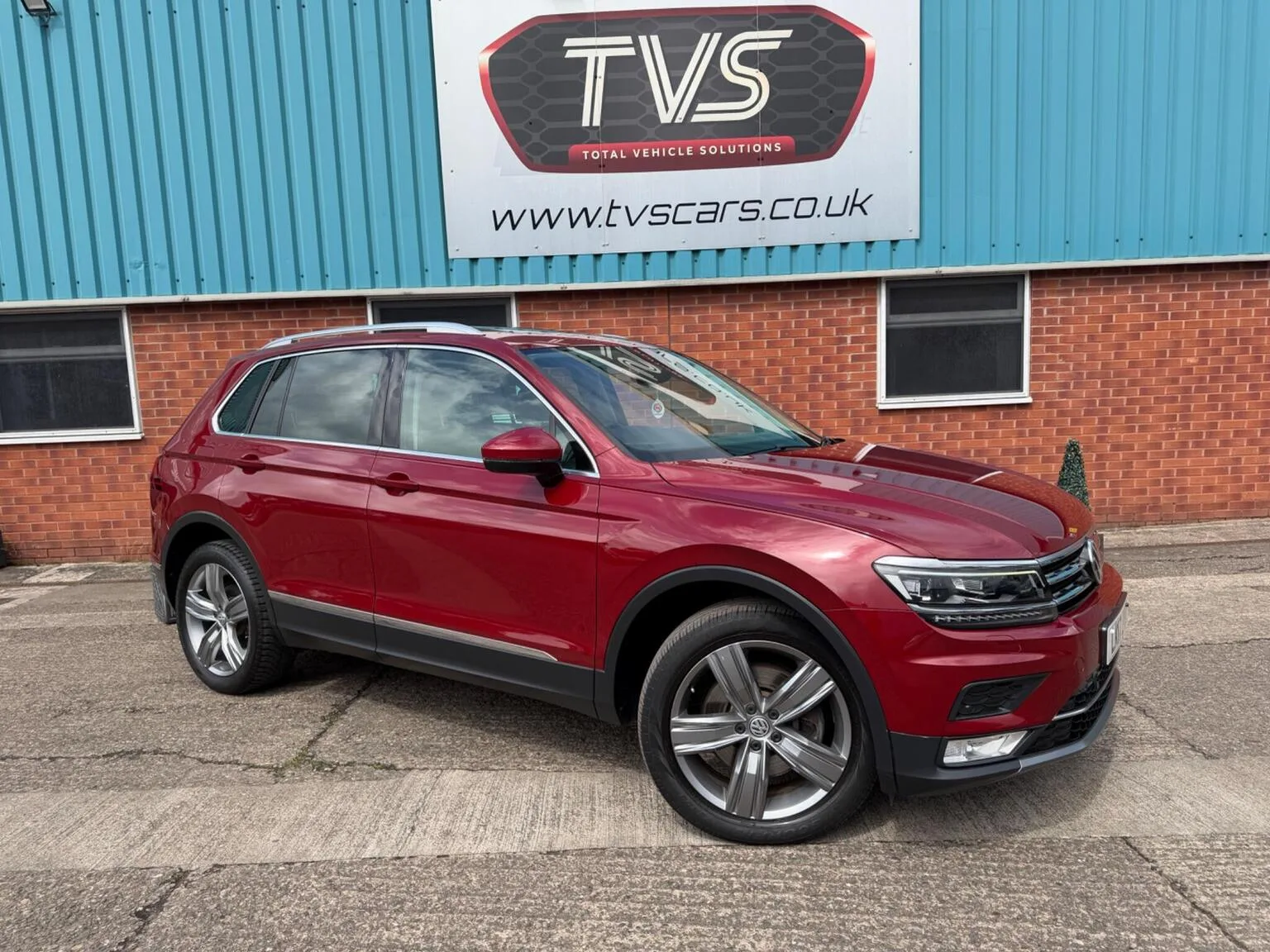 2017 Volkswagen Tiguan 2.0 TSI BlueMotion Tech SEL DSG 4Motion Euro 6 (s/s) 5dr