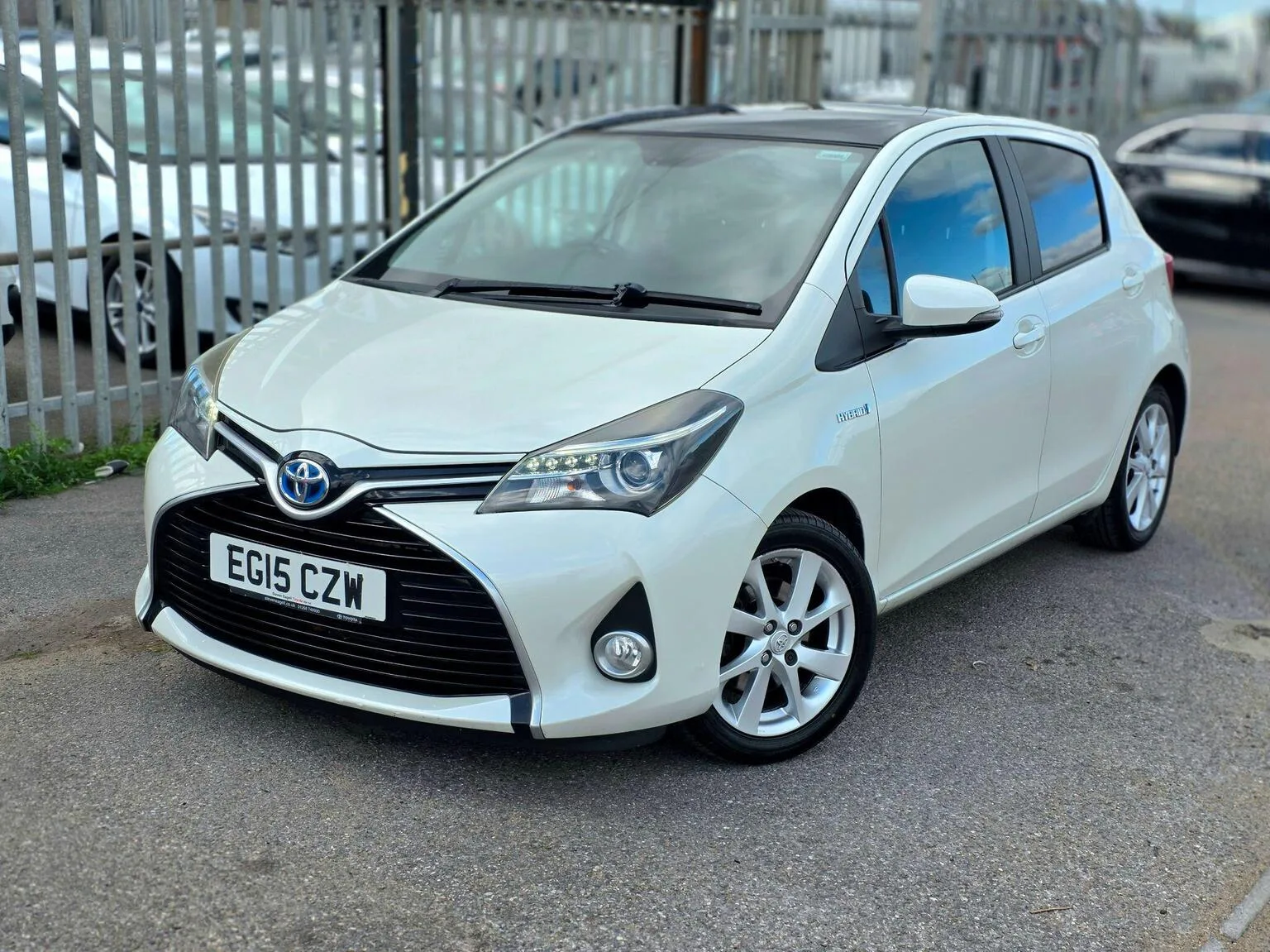 2015 Toyota Yaris 1.5 VVT-h Excel E-CVT Euro 6 5dr (15in Alloy)