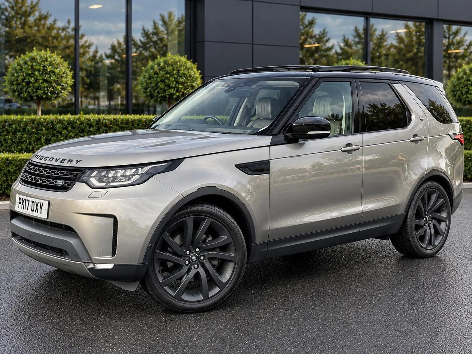2017 Land Rover Discovery 3.0 TD V6 First Edition Auto 4WD Euro 6 (s/s) 5dr